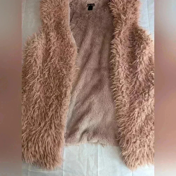 ELLIE KATE Sz S/M Faux Fur Vest. Dust Rose. Front Hook Closure. Open Front - Picture 5 of 11